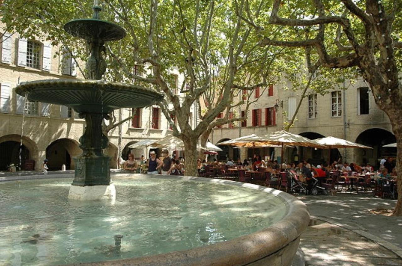 Chez Louis De Uzes Apartamento Exterior foto